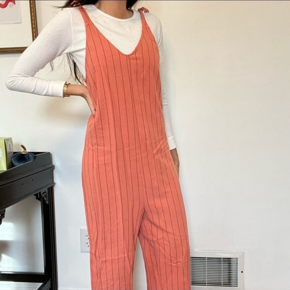 Urban Romantics salmon linen blend tie shoulder vneck jumsuit